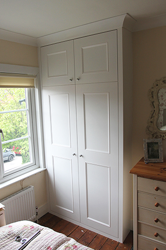 Fitted alcove wardrobe