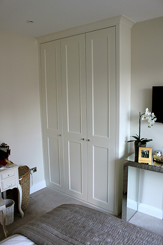 Traditional fitted wardrobe UK