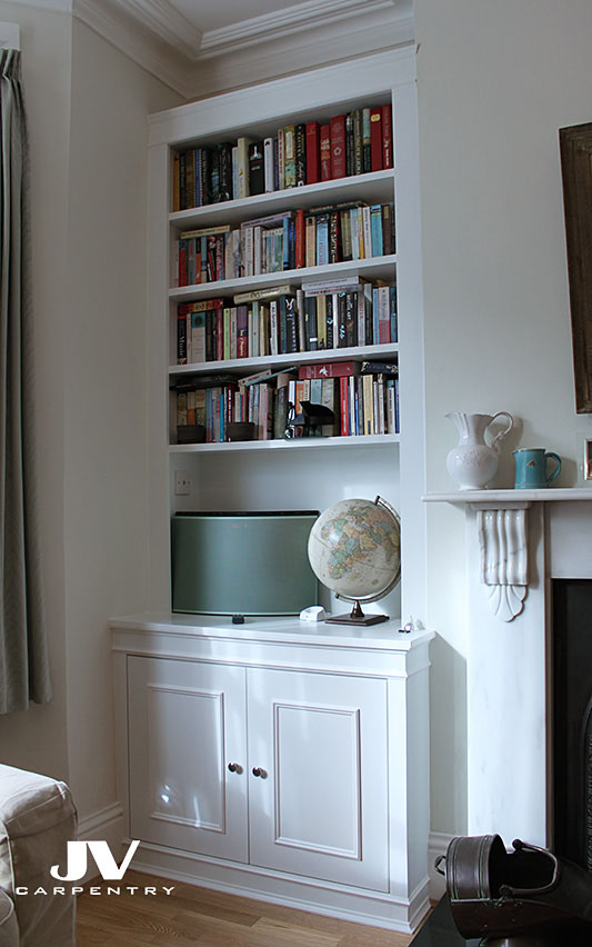 Fitted alcove bookcase 