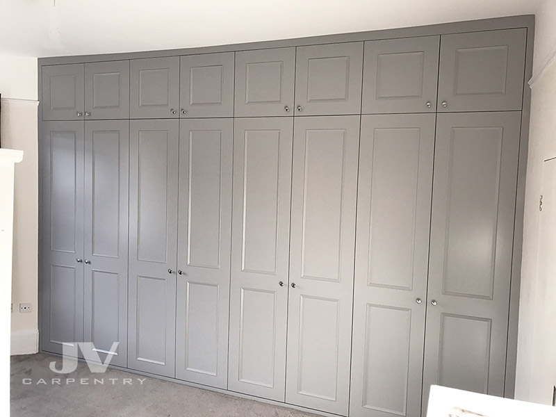 Fitted wardrob with shaker beaded doors to create classic look. Wall-to-wall wardrobe around 4m long and 2,7m tall
