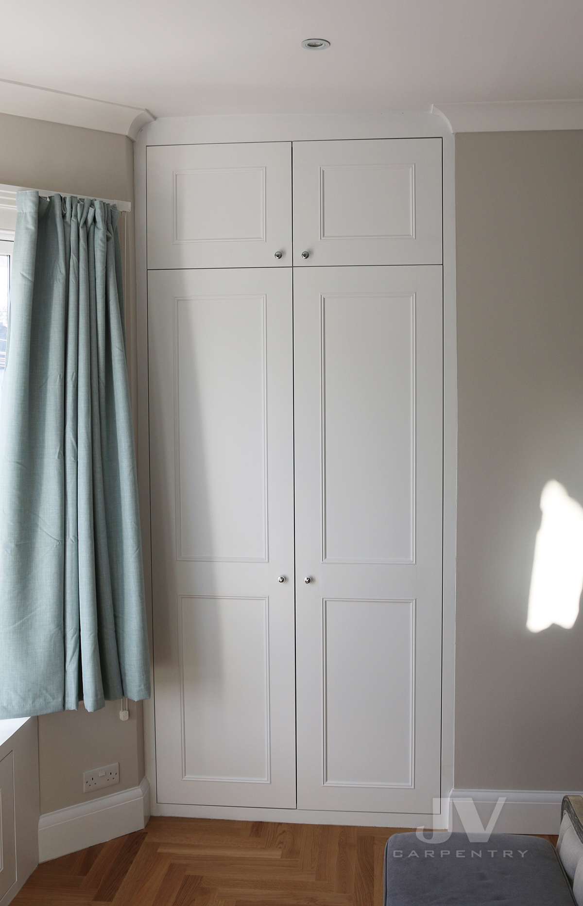 White alcove wardrobe