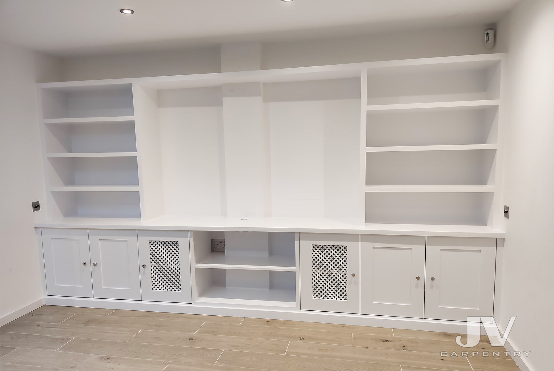 The whole wall bookcase with cabinet