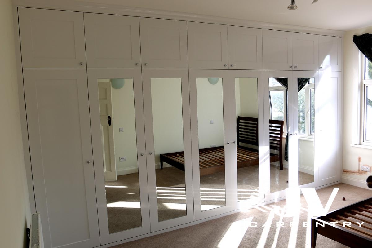 Fitted wardrobe with mirrors