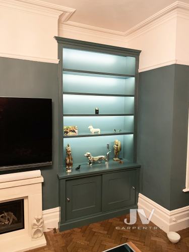 Alcove shelving with sliding doors (right)