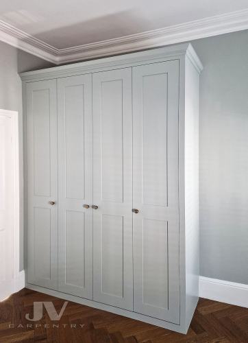 Fitted Bedroom Wardrobe in Alcoves – Soft Grey Finish
