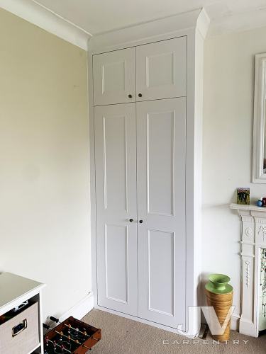 Traditional alcove fitted wardrobes, Wimbledon (right alcove)