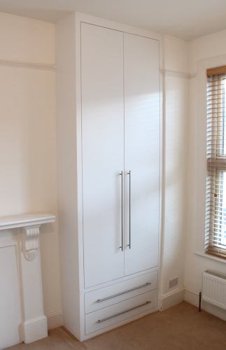 Flush plain door wardrobe with drawers