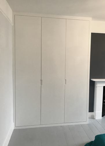 plain alcove wardrobe (RHS)