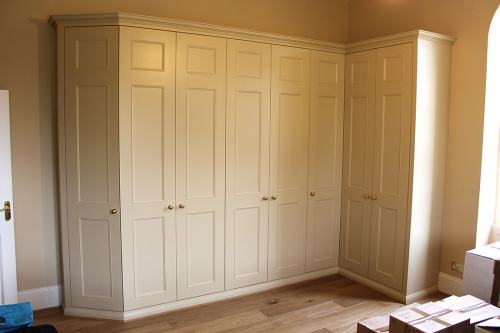L shaped fitted wardrobe with skirting board and cornice