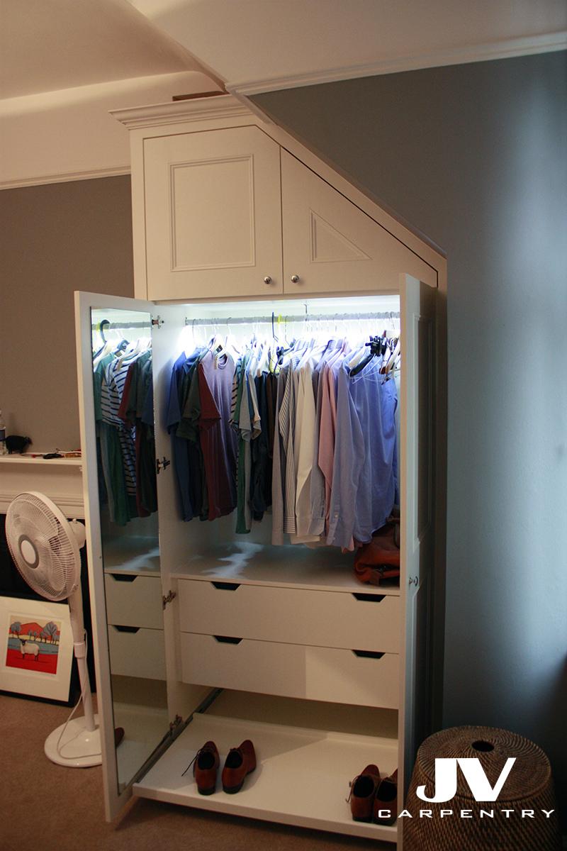 idea of the light inside the built-in wardrobe